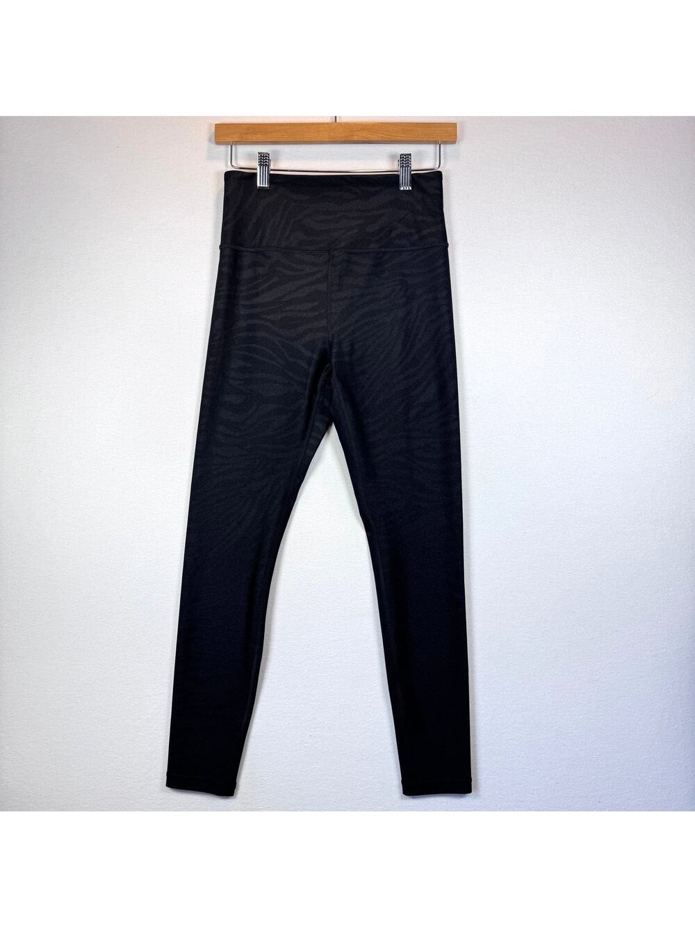 Athleta Simone Biles Elation Leggings Small Petite Black Zebra Shine 7/8